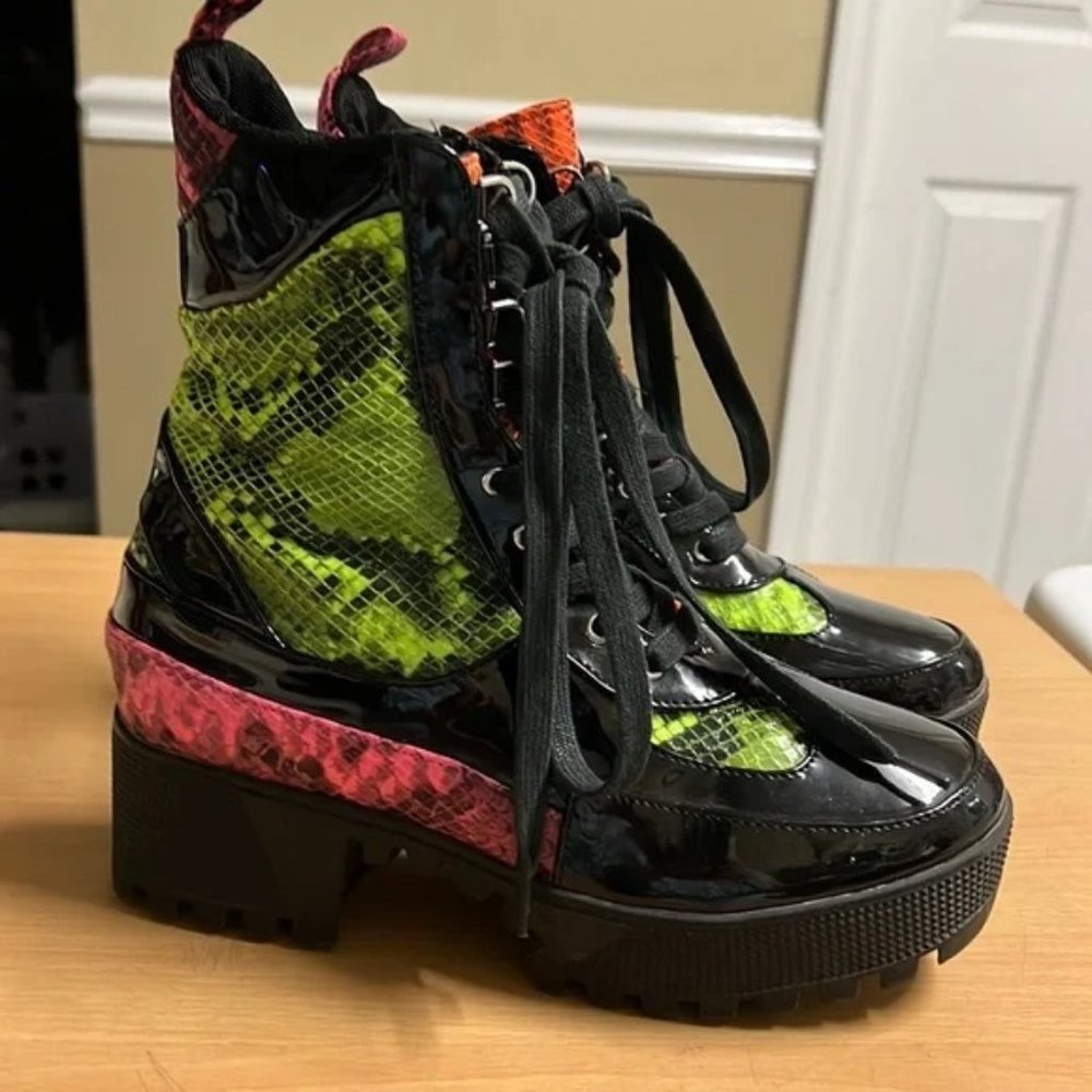 Cape Robbin Queenpin Neon Black Snake Print Boots Size 7 - Picture 2 of 7